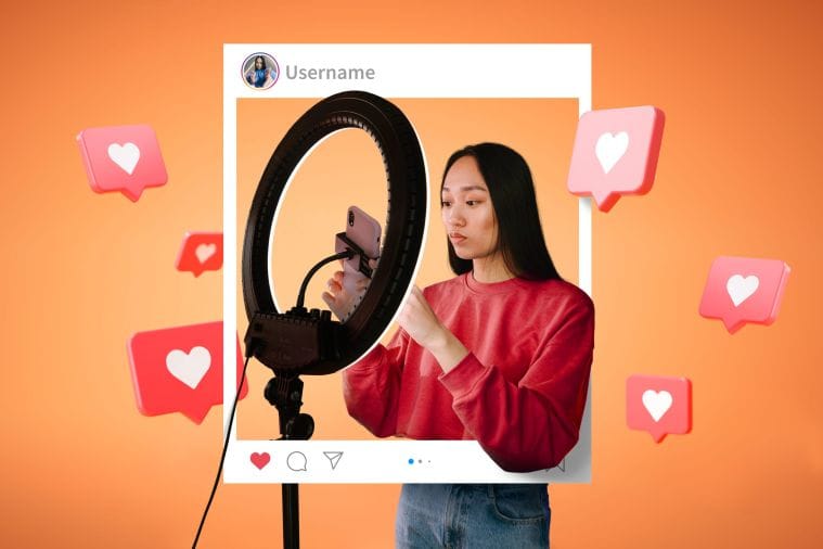 mulher gravando video com uma luminaria